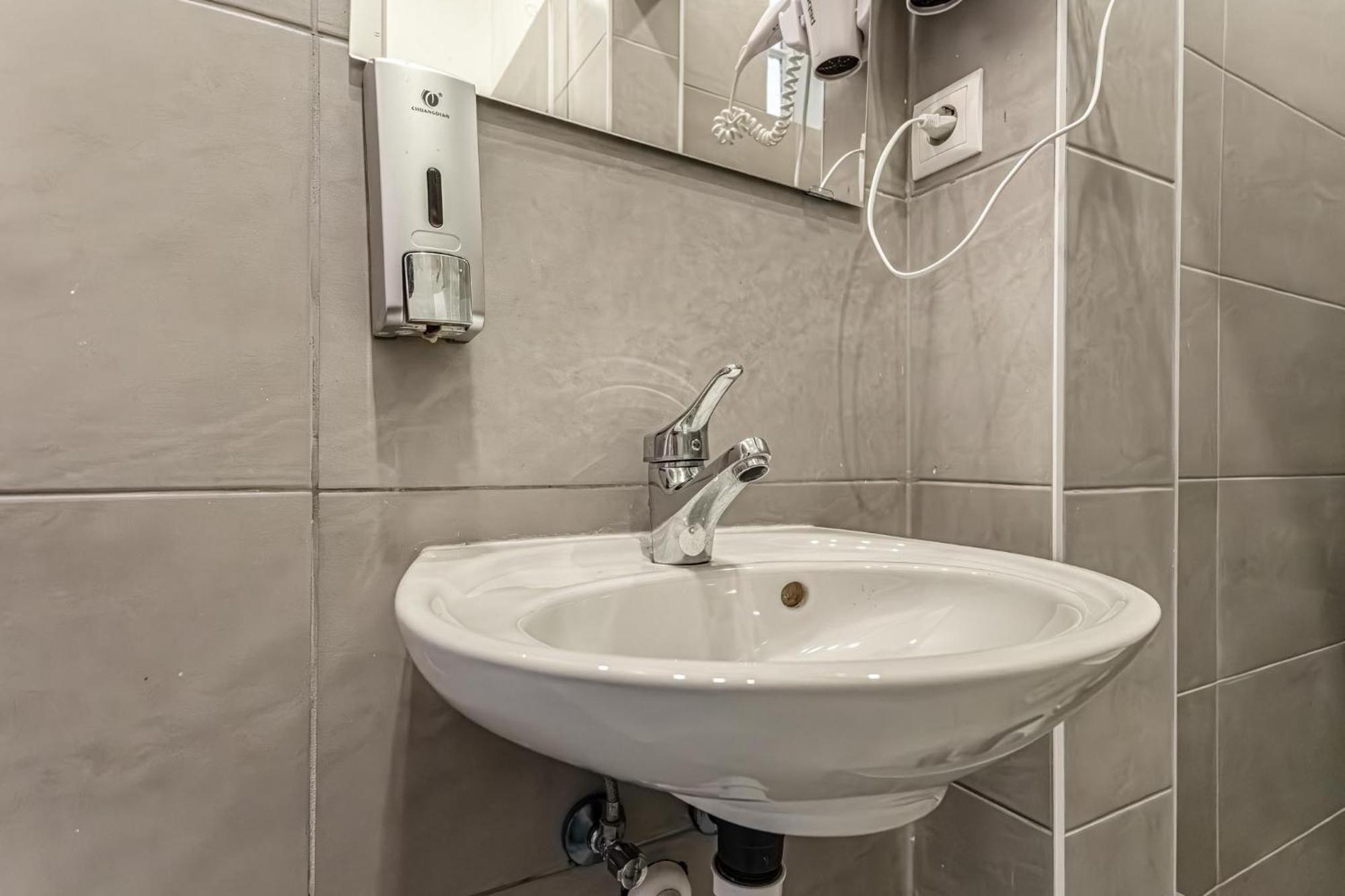 Gorgeous 1Br Apt Near Akh Hospital Bécs Kültér fotó